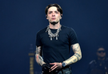 Peso Pluma enciende a la afición rojinegra en duelo contra Cruz Azul