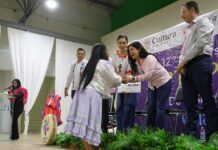 Premian a artesanas y artesanos de la Sierra Tarahumara